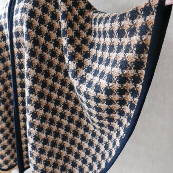 Vintage Black & Camel Houndstooth Wool Cape with Matching Scarf - Picture 5 of 11
